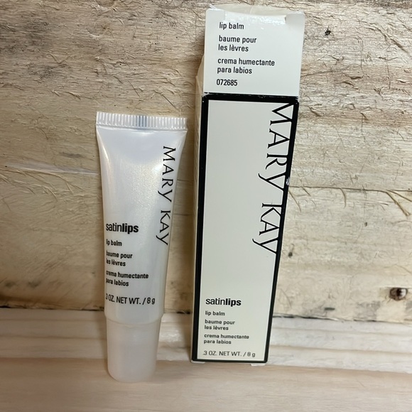 Mary Kay Satin Lips Lip Balm - Picture 8 of 9